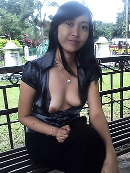 Attractive mature women expertly seduce with professionalism