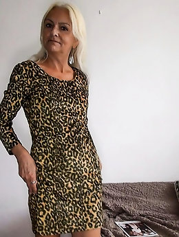 A messy oral sex session ending with semen in the mouth