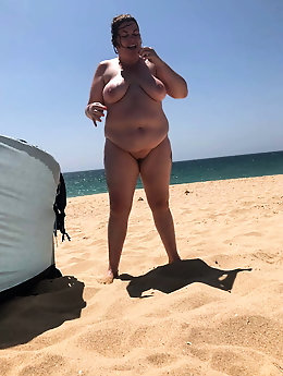 Older gilfs are touching themselves