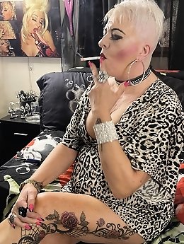 A diary of a slutty housewife who is fed up with boredom