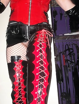 Fascinating mature mistress is posing seminaked on pictures