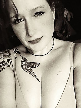 Dazzling experienced strumpet is cheating like a pro