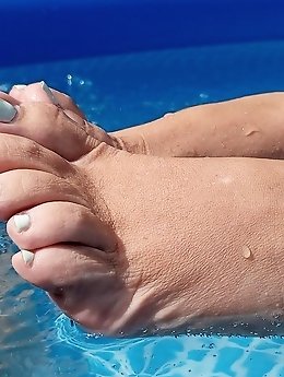 A married woman enjoys the flavor of a big black cock