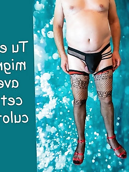 Amateur older gilf is playing with her vagina