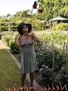 Women of experience and younger women enjoying pleasure from OlderWomanFun.